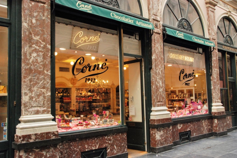 vitrine-CALLIAN-min_chocolate_chocolaterie_shop_luxury_chic_gallery_brussels_belgium-558146