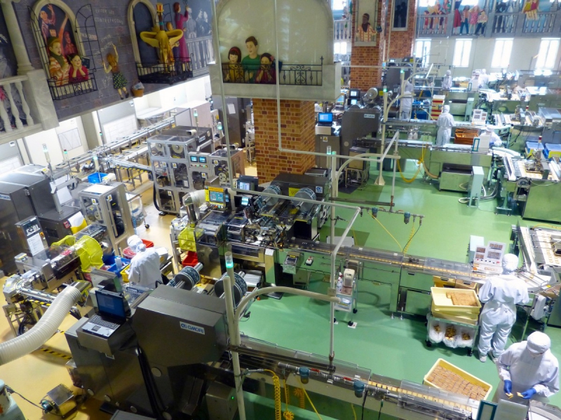 vitrine-CALLIAN-min_japan_sapporo_chocolate_factory_label_packaging_cookie_machine_operators-961509